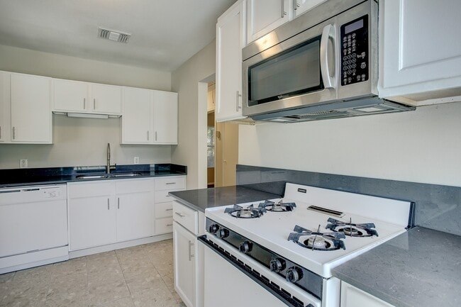 Photo - 1516 Story St