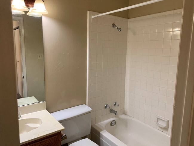 Main Bathroom - 431 N Wilhite St