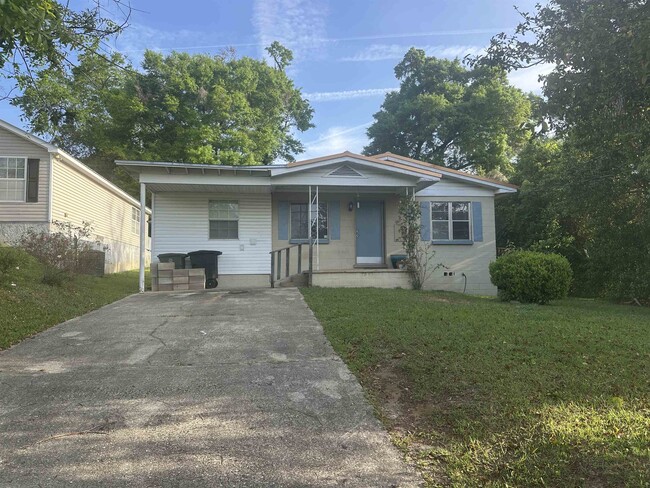 Building Photo - 844 Dent St Rental