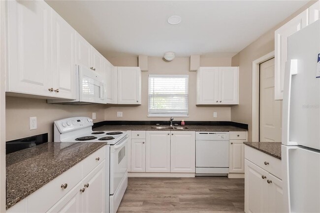 Photo - 2839 Hope St