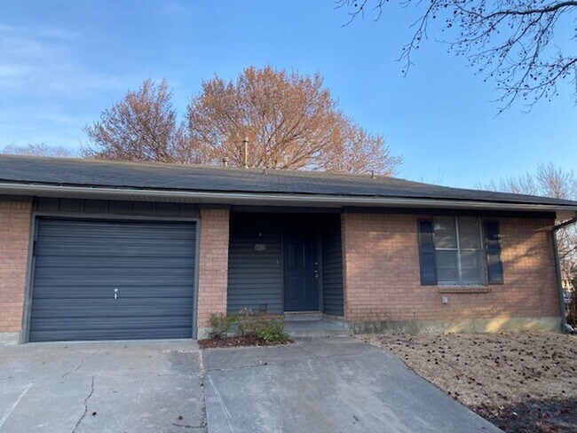 Duplex - Stunning 2 bedroom 2 bath - Duplex - Stunning 2 bedroom 2 bath House