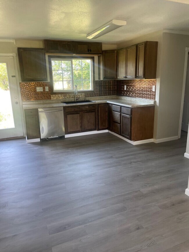 Photo - 4 Bedroom, 2 Bathroom Home w/ Bonus Room