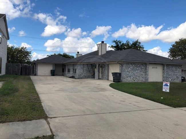 Building Photo - 2513 Bermuda Dr