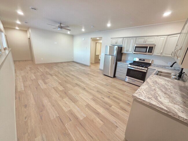 Photo - 1101 S Lawler St Unit 4