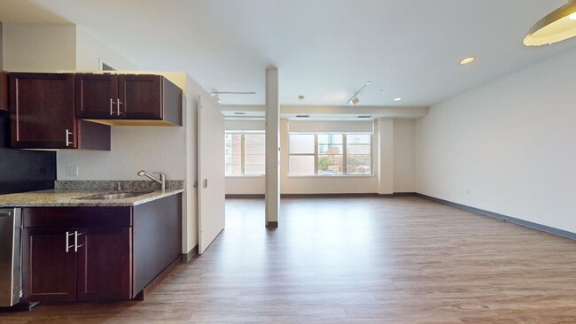 Building Photo - 38 Bradford St Rental