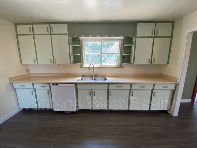 Photo - 4221 Spiers Rd