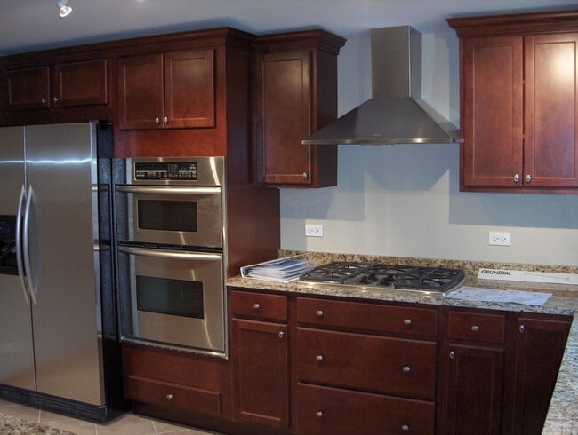 Building Photo - 257 - *450 Green Bay Road Bldg* Unit 450-2 Rental