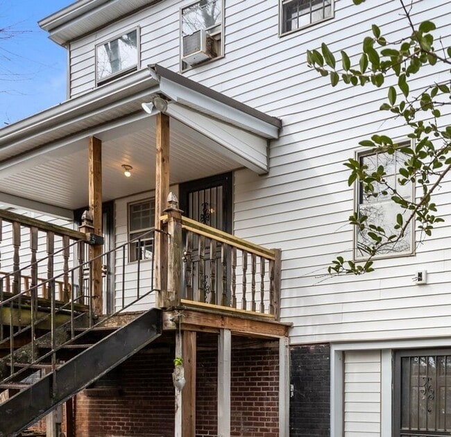 Photo - 3502 Lansing Ave