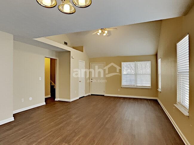 Photo - 1109 Benton Mason Dr