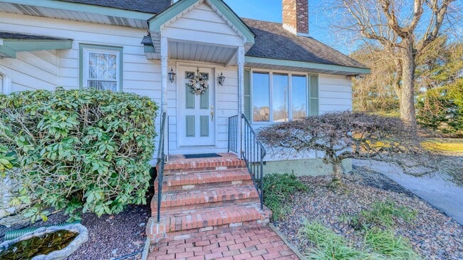 Photo - 549 Tuckahoe Rd