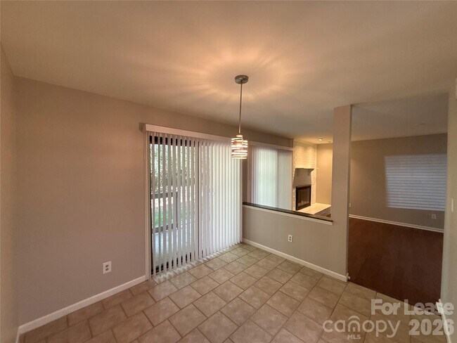 Photo - 11002 Harrowfield Rd