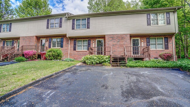 2 Bdrm / 1.5 Bath Townhouse in Johnson Cit... - 2 Bdrm / 1.5 Bath Townhouse in Johnson Cit...
