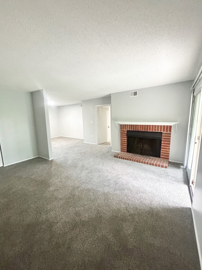 Building Photo - 601 Riverhill Cir Rental