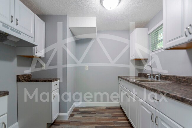 Photo - 214 E 2nd St