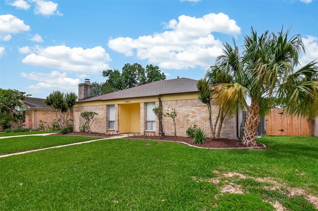 Photo - 15915 Dunmoor Dr