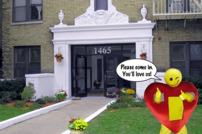 Building Photo - Modern Kit/Bath, Heat/Hot Water Included, Live-in Manager