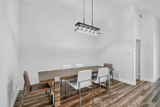 Photo - 1891 Oak Berry Cir