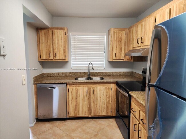 Photo - 6061 Shaker Wood Cir Unit 208