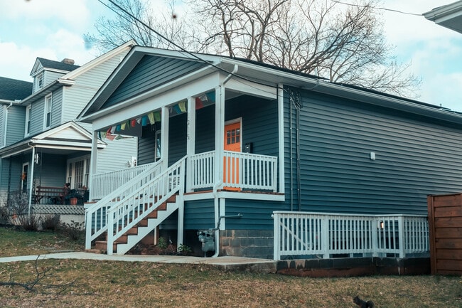 1015 Evarts St NE