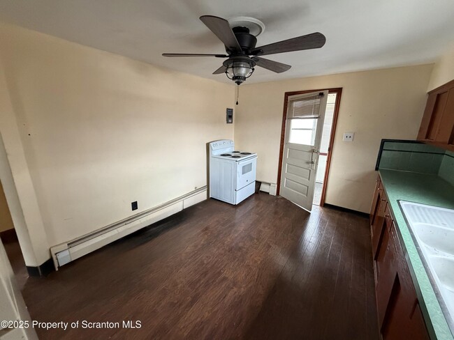 Photo - 149 Tompkins St