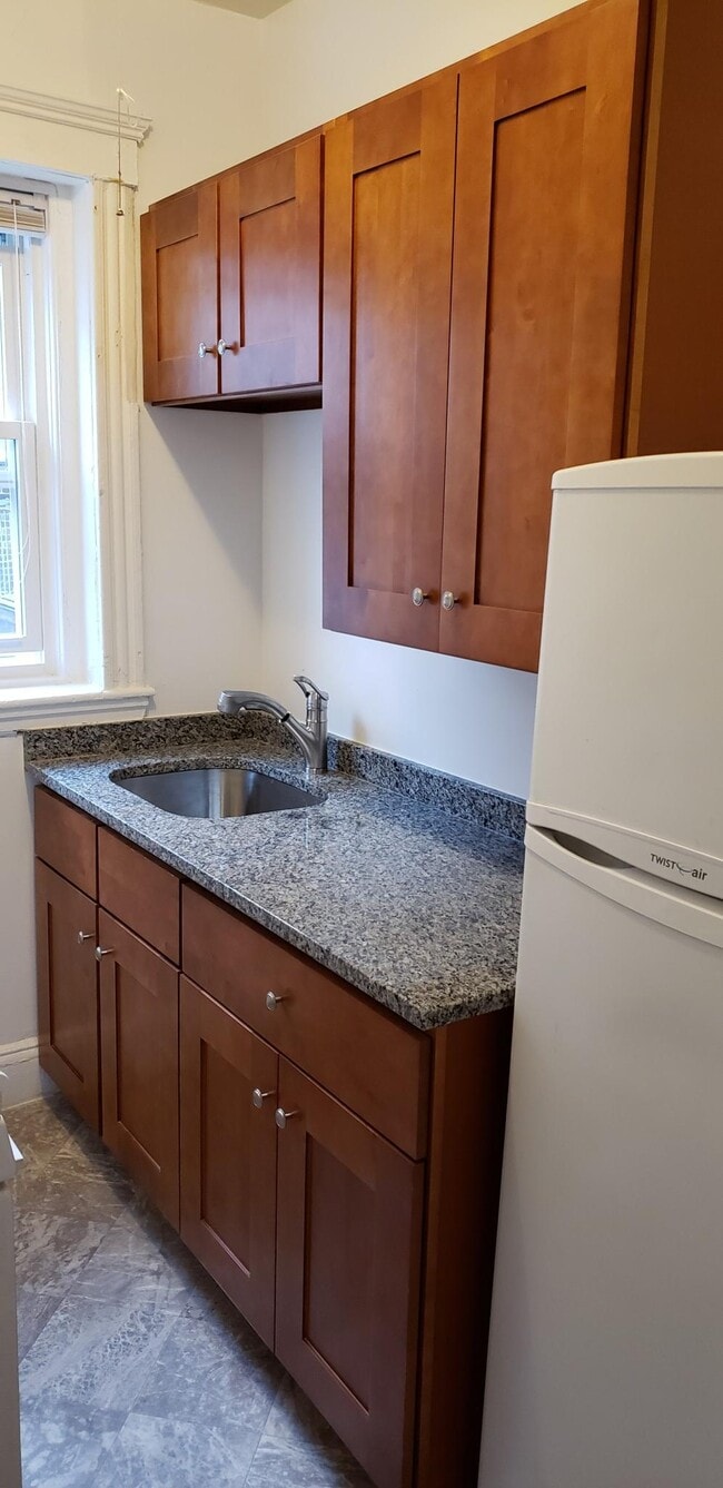 Building Photo - 1450 Commonwealth Ave Unit 17