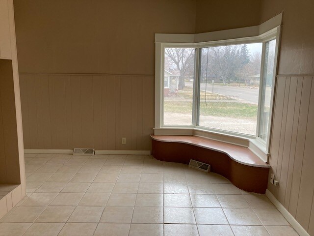 Photo - 921 W 12th St