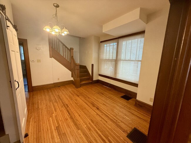 Photo - 468 E Tompkins St