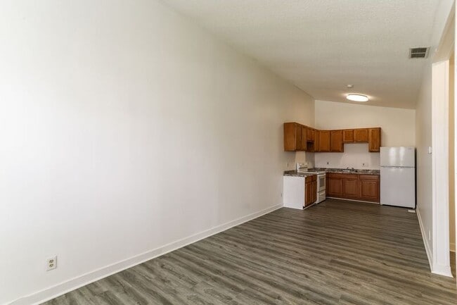 Photo - 2199-2199 Amherst Ave