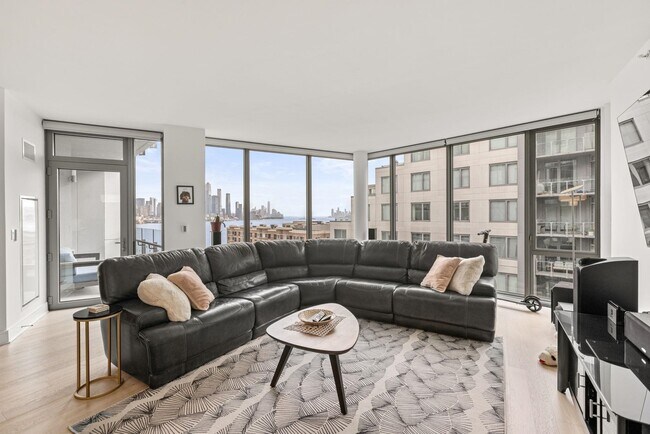 Photo - 9 Ave at Port Imperial Unidad 0910