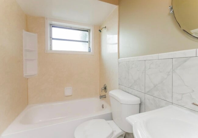 Photo - 935 Ridgeside Ct