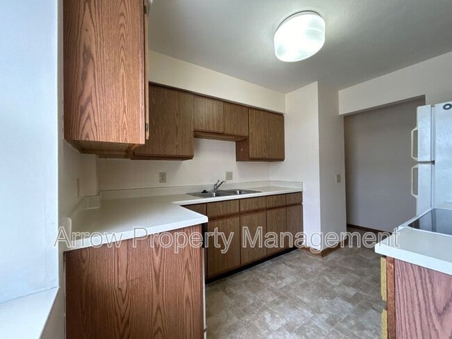 Photo - 208 E 5th St