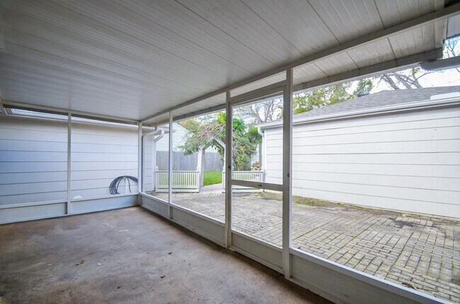 Photo - 13814 Lynnwood Ln