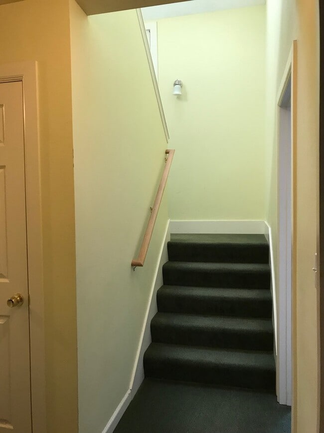Photo - Leasing NOW-- Excellent 7 Bedroom/3 Bathro...