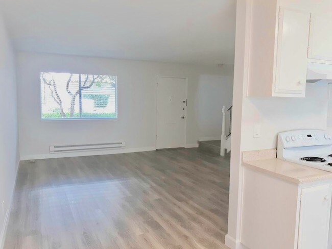 Photo - Bradley Apartments