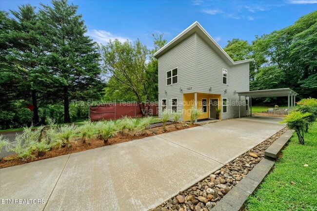 Building Photo - 1327 Brown Ave