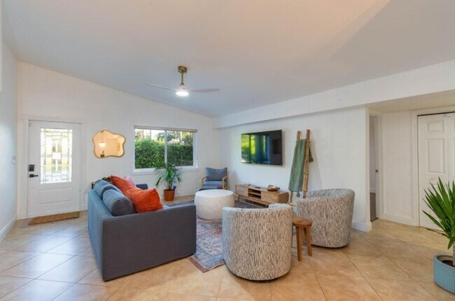 Photo - 327 Dartmouth Dr