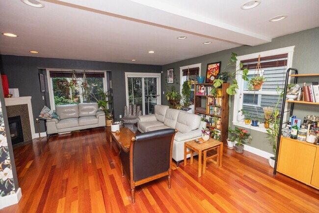 Photo - *Beautiful Ballard Townhome with Spacious Fenced Yard & Attached Garage FOR RENT* Available for M...