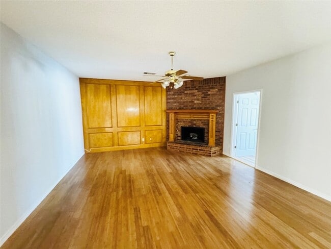 Photo - 2305 Buckeye Dr