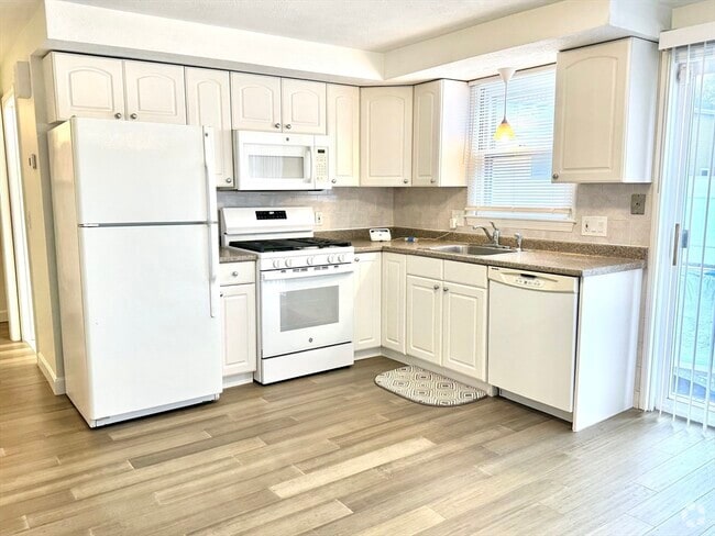 Building Photo - 92 Eustis St Unit #1 Rental