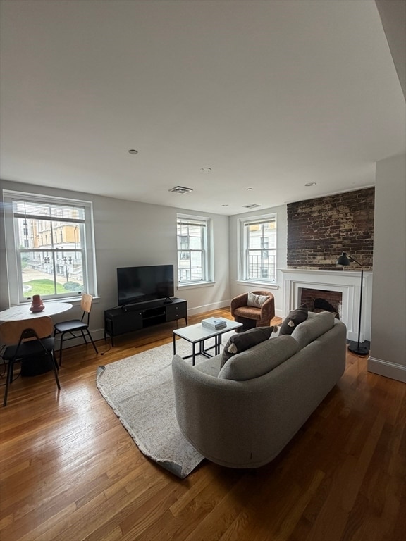 Building Photo - 14 Derne St Unit 1
