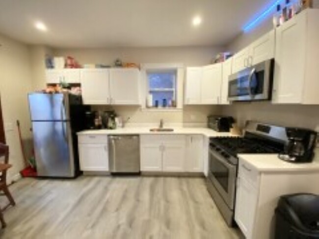 Building Photo - 174 Saint Alphonsus St Unit 4 Rental