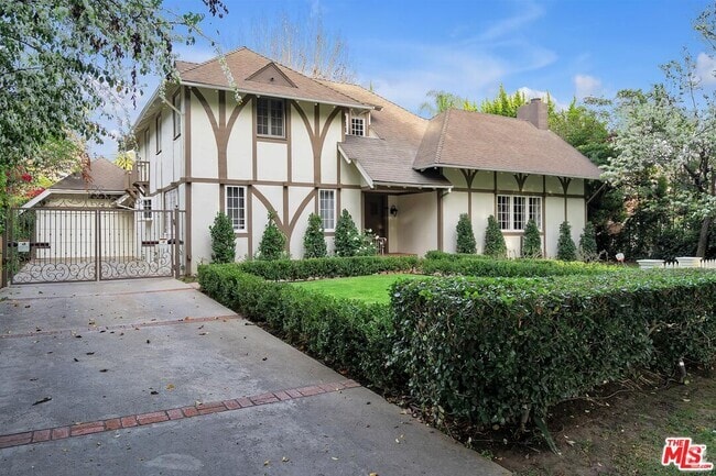 Building Photo - 618 N Rodeo Dr Rental