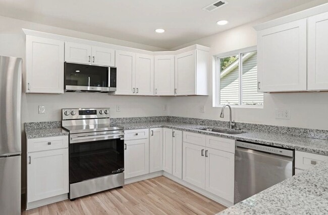 Photo - 516 Singletary St SE