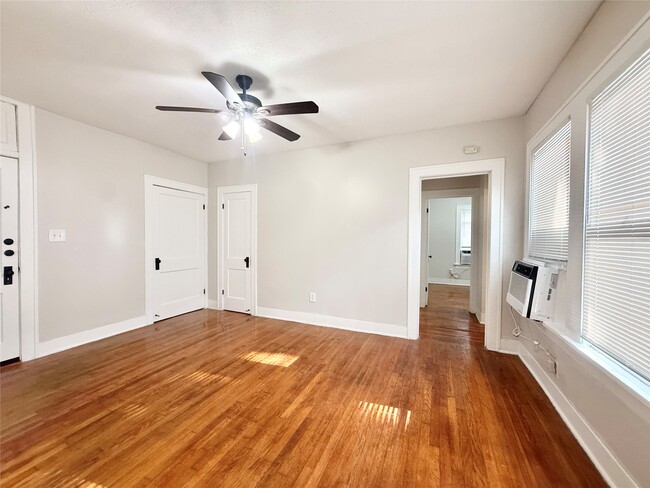 Photo - 1136 Berthea St Unit 01