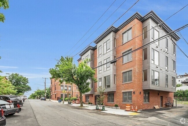 Building Photo - 389 Sumner St Unit 202 Rental