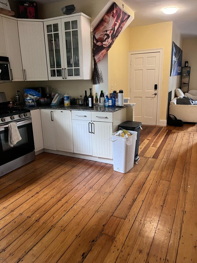 Building Photo - 731 Parker St Unit 1