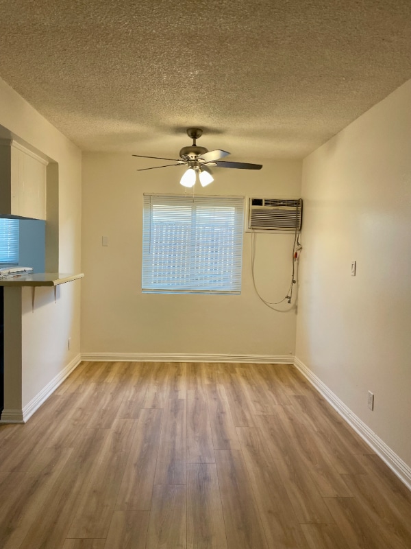 Photo - 12414 Dunrobin Ave Unidad 4