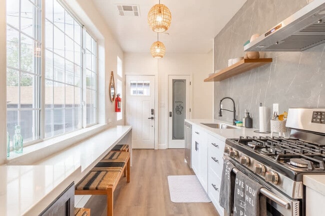 Photo - 142 Bell St Unit ID1250764P