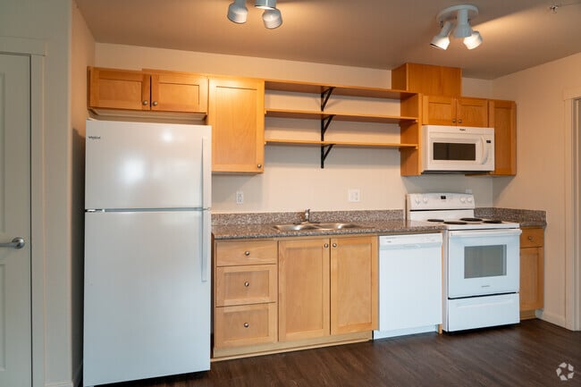 1BR, 1BA, - 695SF - Kitchen