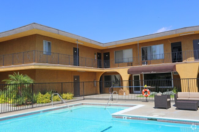 Universal Pointe Apartments